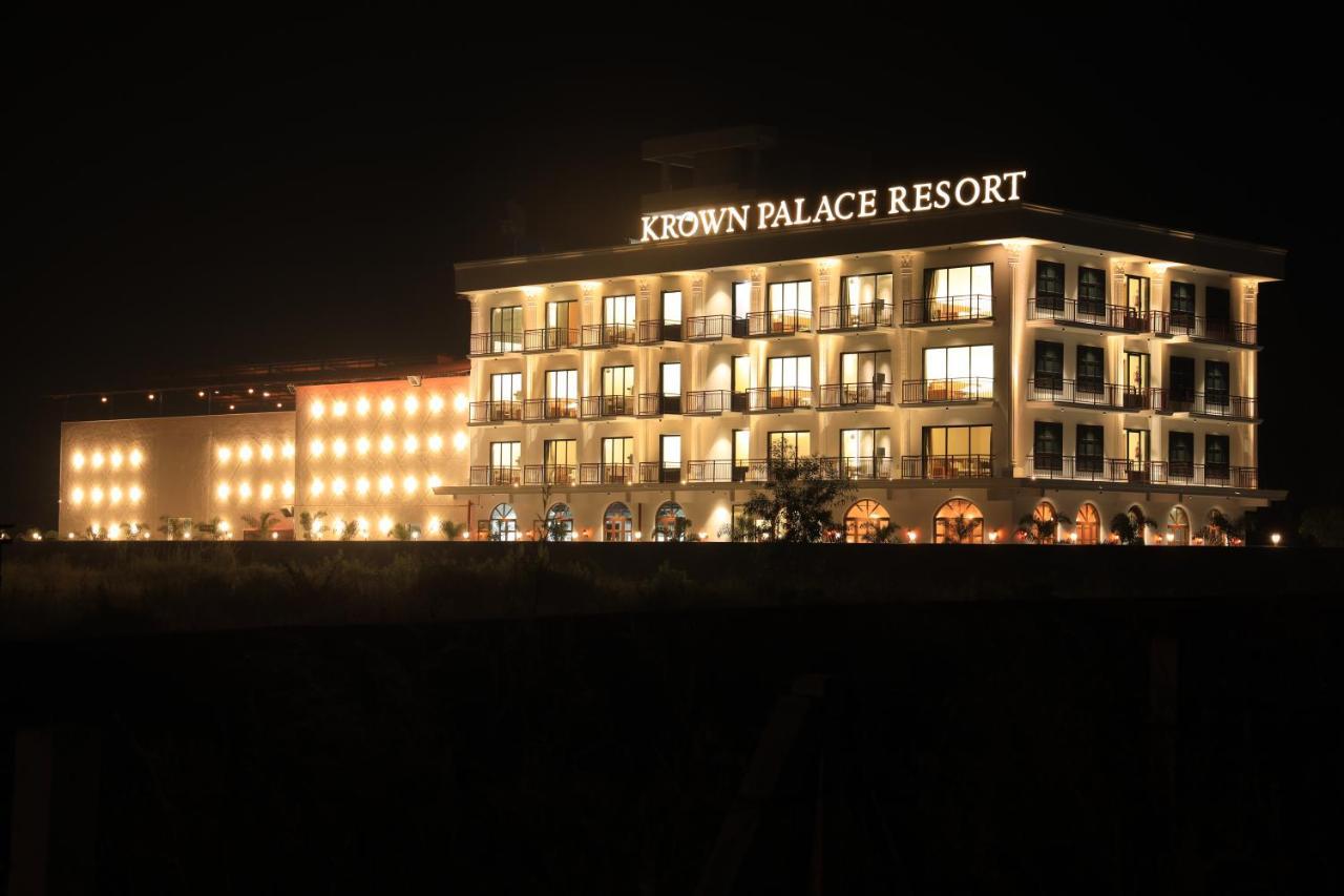 Krown Palace Resort Silvassa Exterior foto