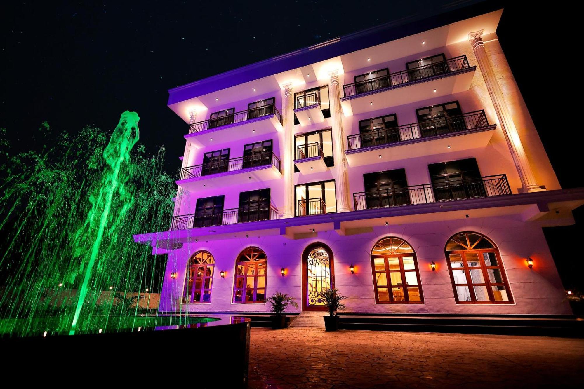 Krown Palace Resort Silvassa Exterior foto